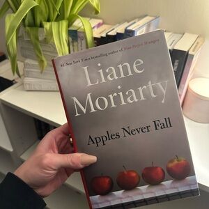 Apples Never Fall by Liane Moriarty